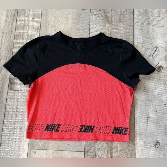 Nike Dri-Fit Short Sleeve Cropped Tee - Picture 2 of 4